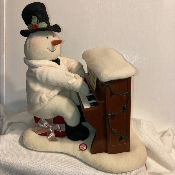 Hallmark Other - HALLMARK PLUSH SNOWMAN PLAYING PIANO 2005